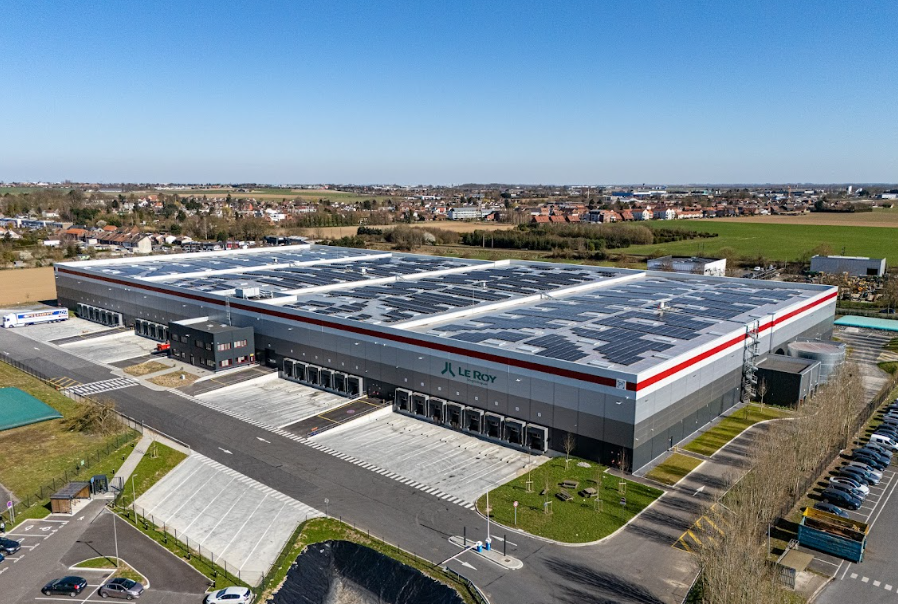 Toiture solaire photovoltaïque d’un entrepôt logistique équipée par Idex 
