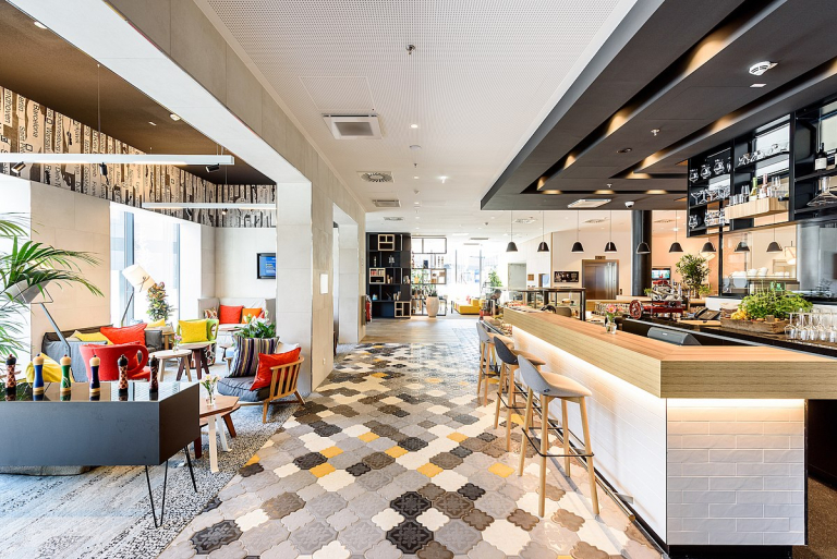 interieur-hotel-enseigne-accor