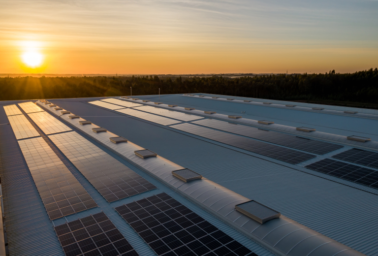 Un-bâtiment-solaire-pour-plus-d'indépendance-énergétique