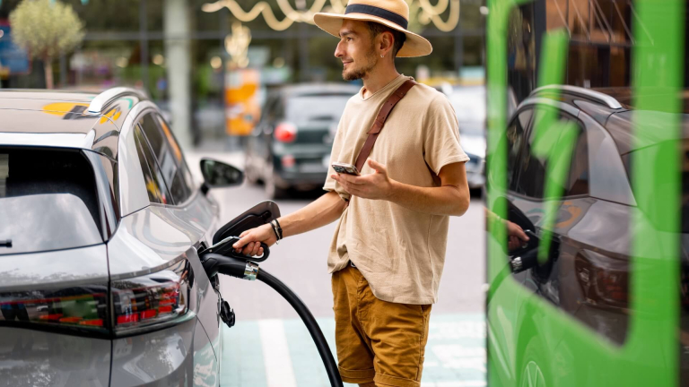 Borne-de-recharge-voiture-électriqeu-entreprise
