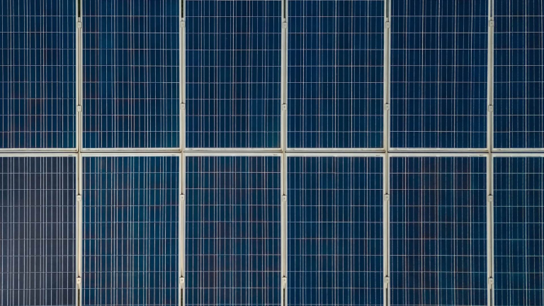 batiment-photovoltaique-en-entreprise