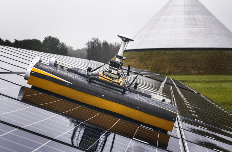 Robot-de-nettoyage-panneaux-solaires-Solarcleano