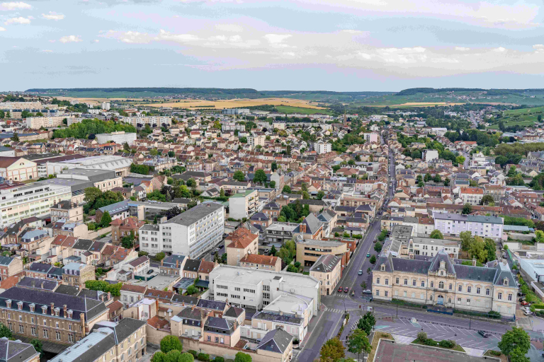 Vue aérienne de la ville d'Epernay